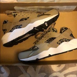 Kids Athletic shoes Nike huaraches